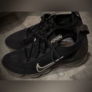 Womens size 8 Black Nike Vapor max sneaker. White Size 8 Converse Platform shoe.